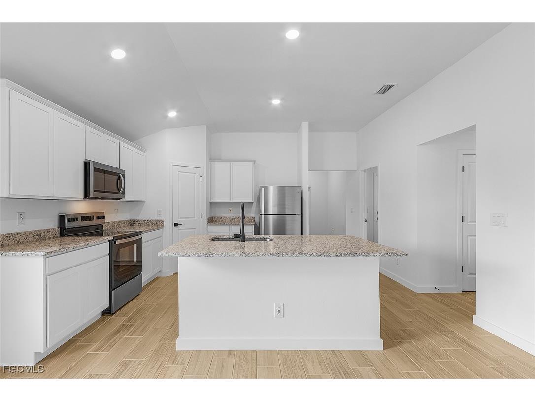 827 Rue Labeau Circle Fort Myers FL 33913 2025026363 image8