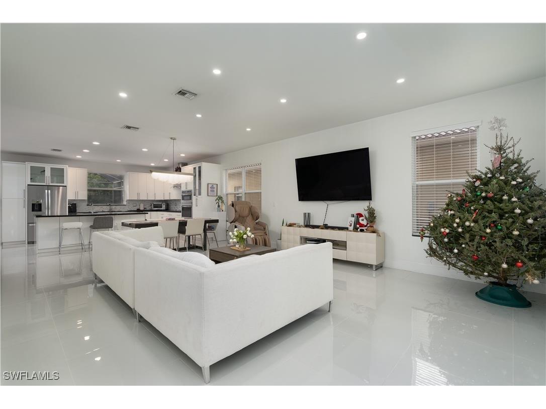 8271 Laurel Lakes Way Naples FL 34119 225085168 image11