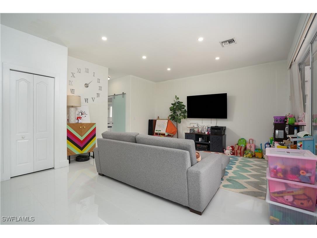 8271 Laurel Lakes Way Naples FL 34119 225085168 image4