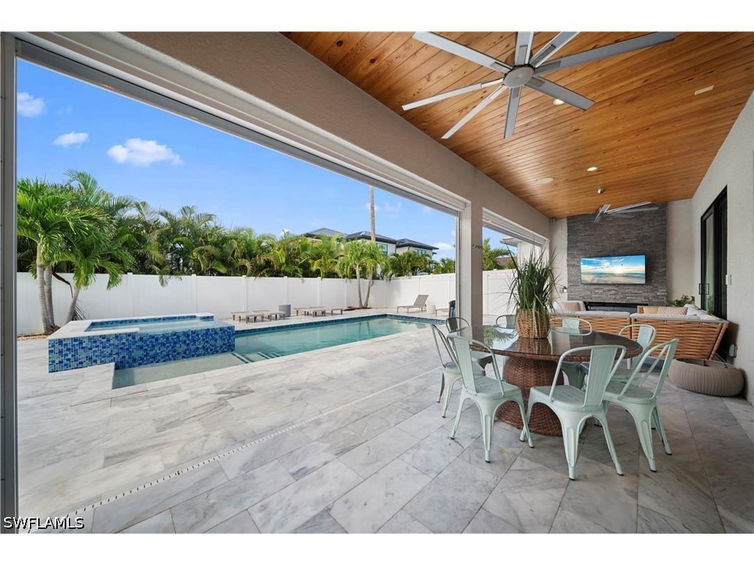 828 100th Avenue N Naples FL 34108 226024813 image1