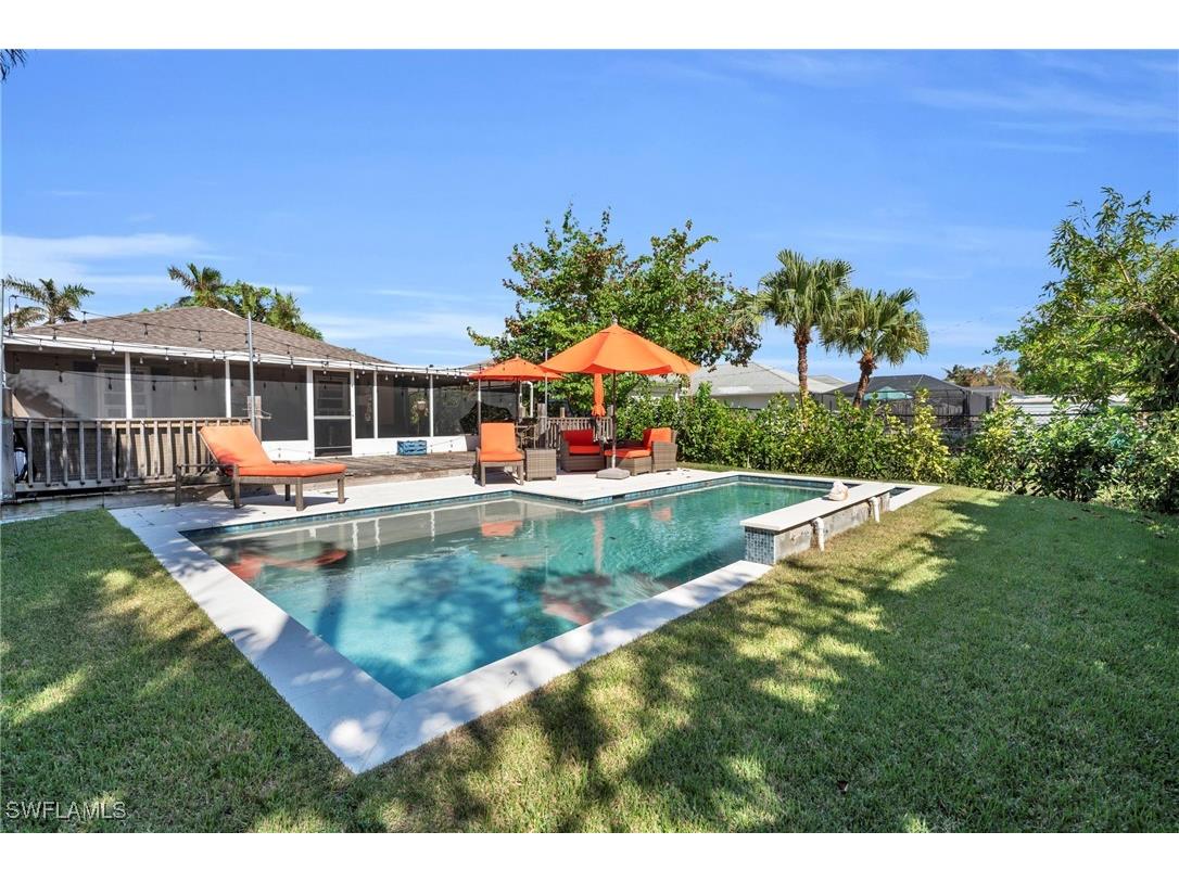 828 104th Avenue N Naples FL 34108 224091903 image1