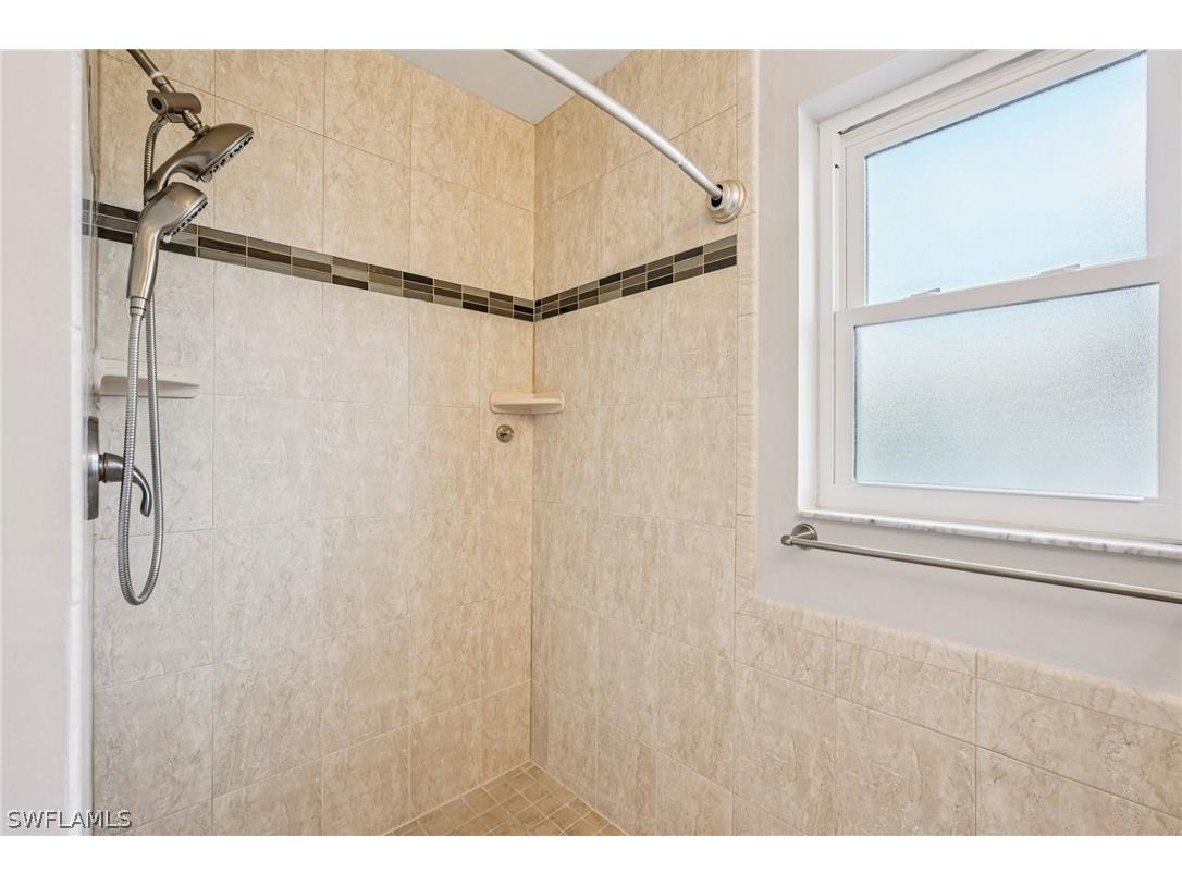  Naples FL 34108 226008045 image25