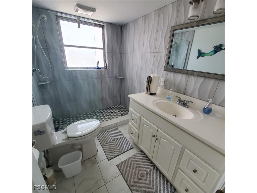 828 Victoria Drive #B14 Cape Coral FL 33904 2025010779 image17