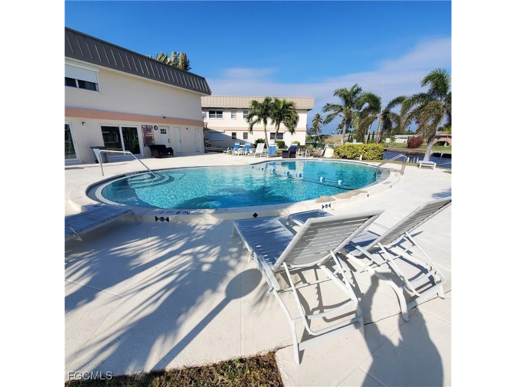 828 Victoria Drive #B14 Cape Coral FL 33904 2025010779 image3