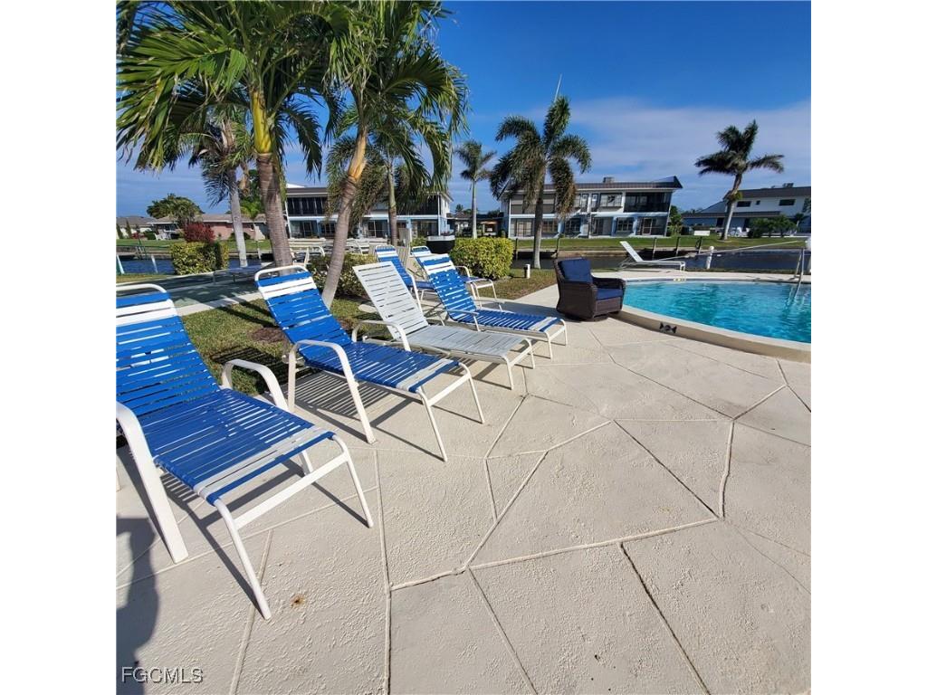 828 Victoria Drive #B14 Cape Coral FL 33904 2025010779 image4