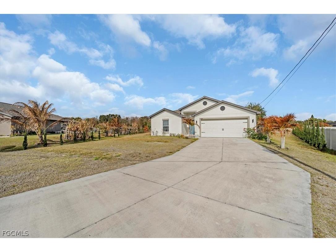 828 Youngreen Drive Fort Myers FL 33913 2026008480 image1