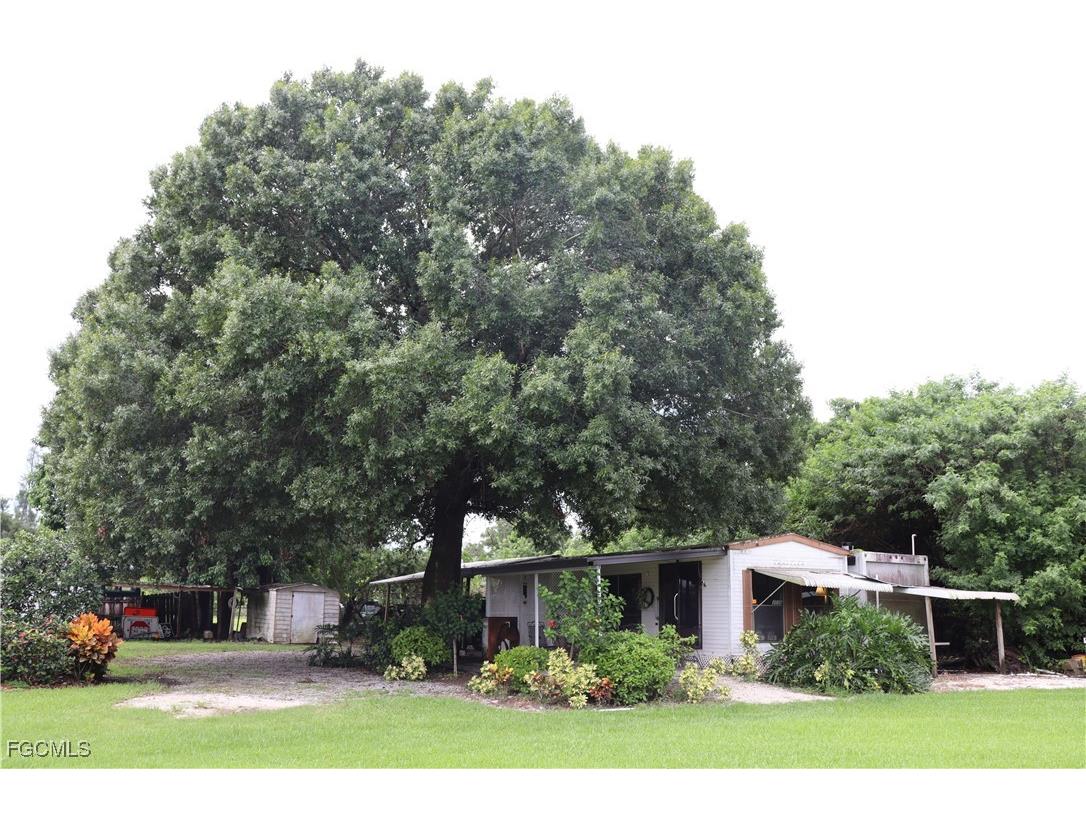 8286 Mcdaniel Drive North Fort Myers FL 33917 2025007343 image1