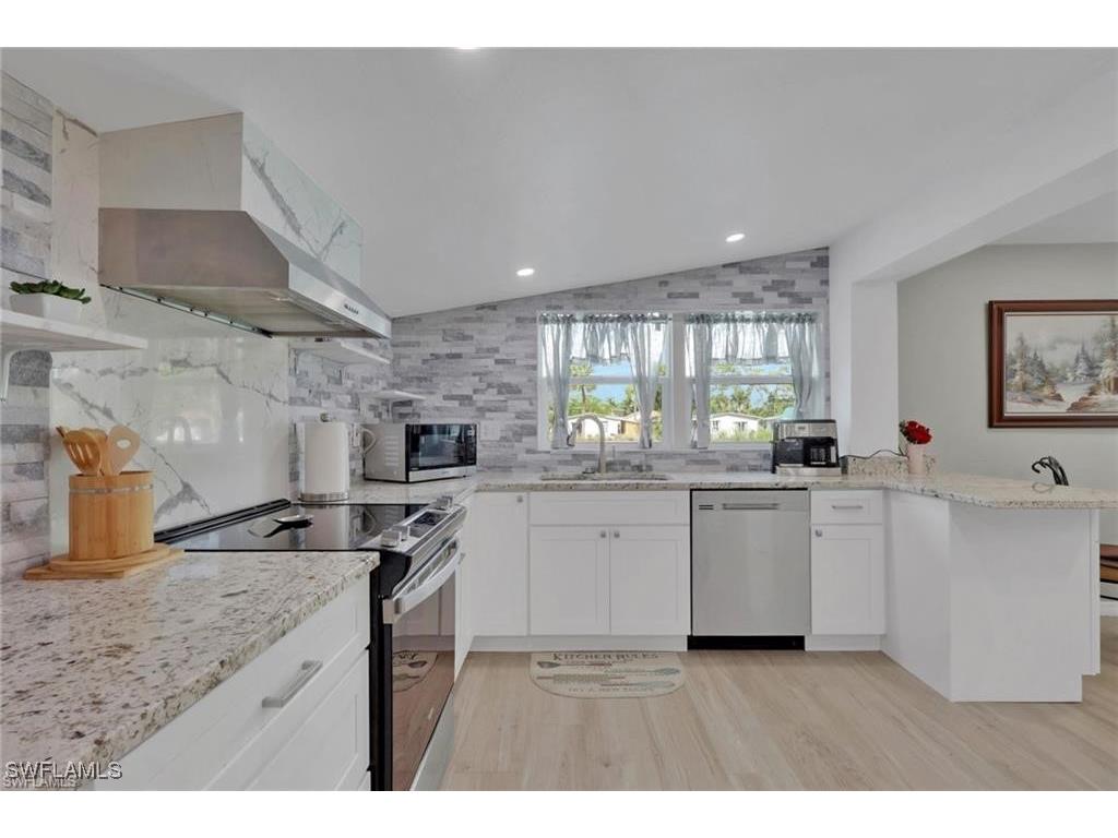 829 107th Avenue N Naples FL 34108 225083353 image1