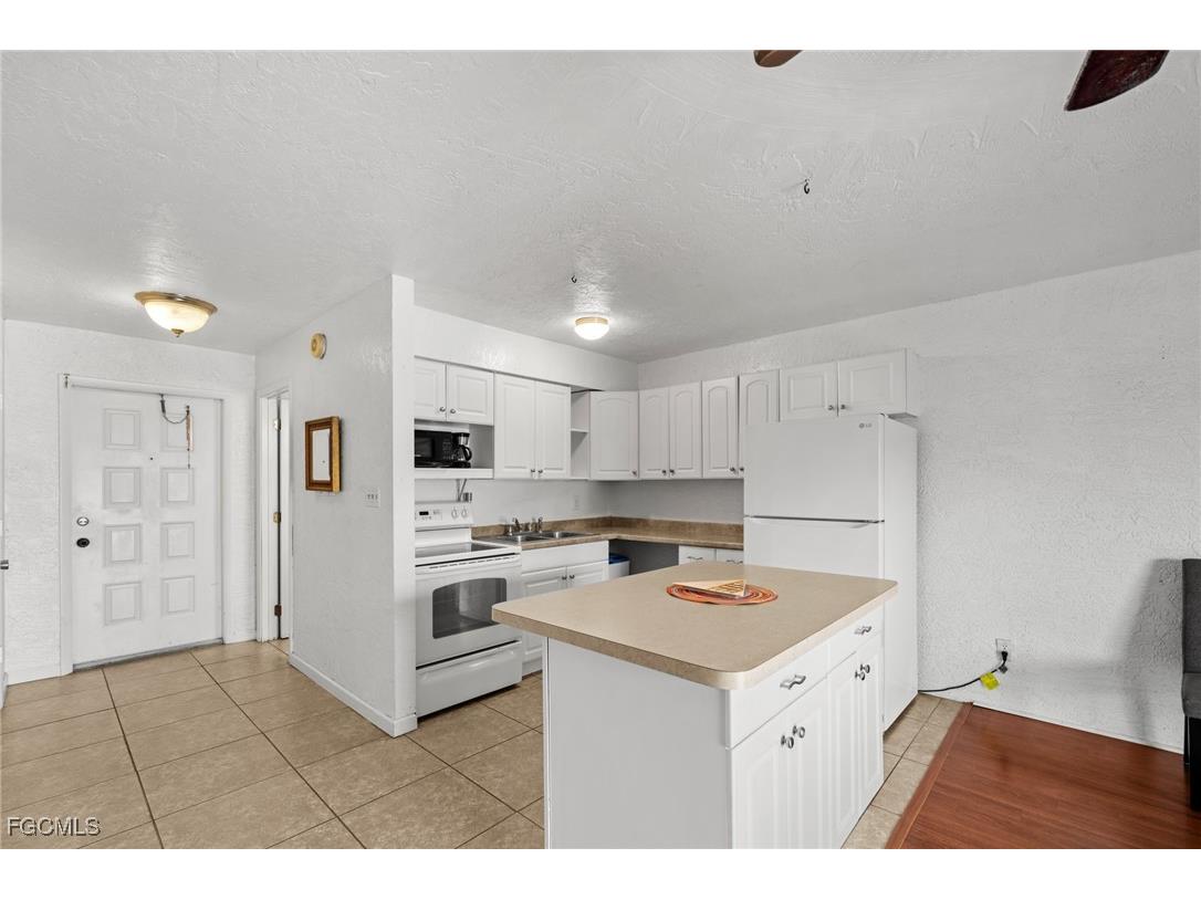 830 Wiggins Pass Road #14 Naples FL 34110 2025013421 image1