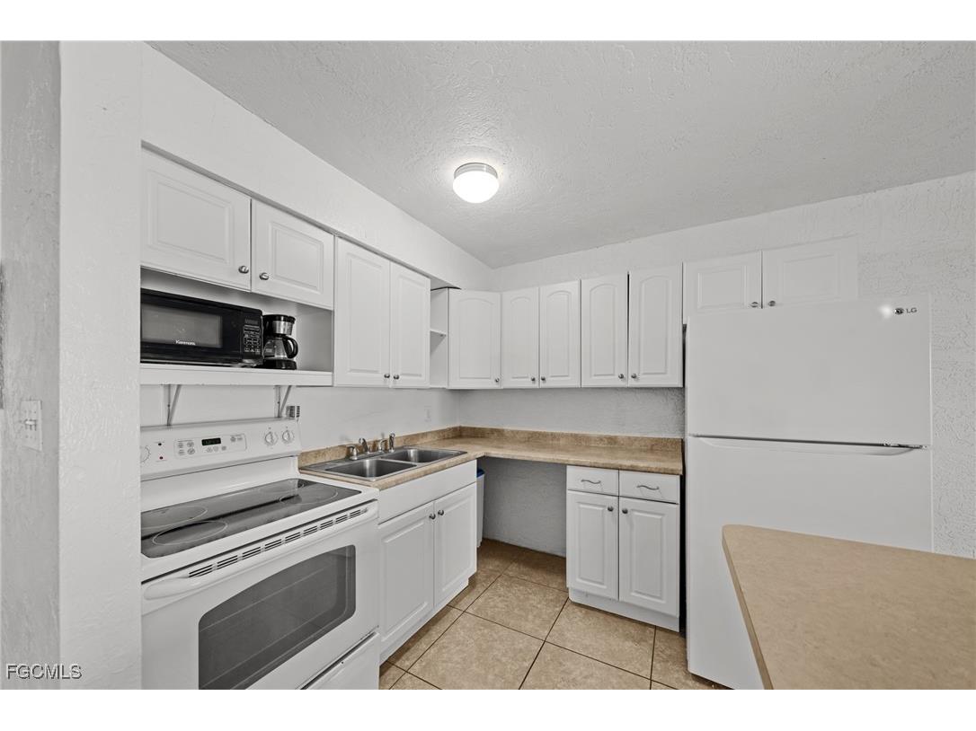 830 Wiggins Pass Road #14 Naples FL 34110 2025013421 image7