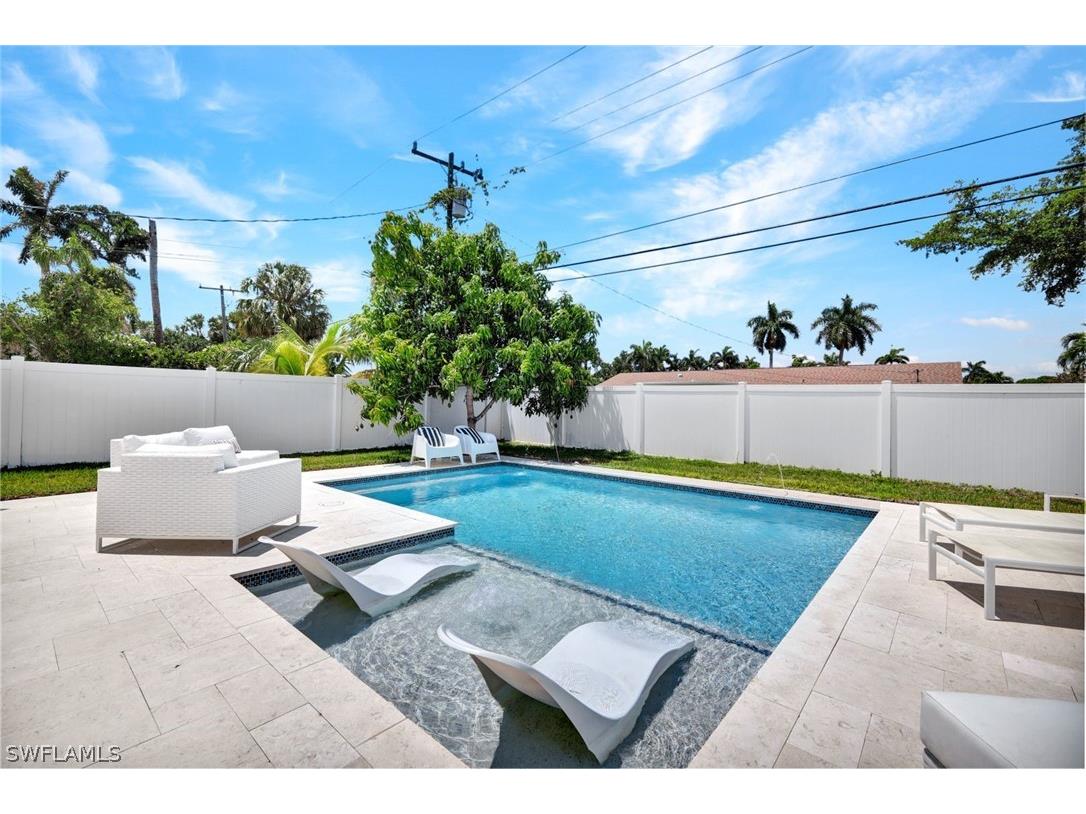 831 102nd Avenue N Naples FL 34108 224043866 image1