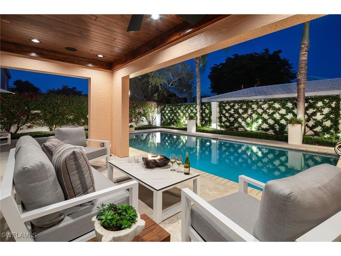 831 Rue Deville #2.19 Naples FL 34108 224089490 image1