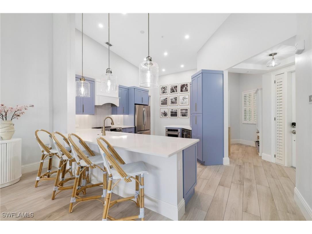 831 Sailaway Lane #202 Naples FL 34108 225066585 image1