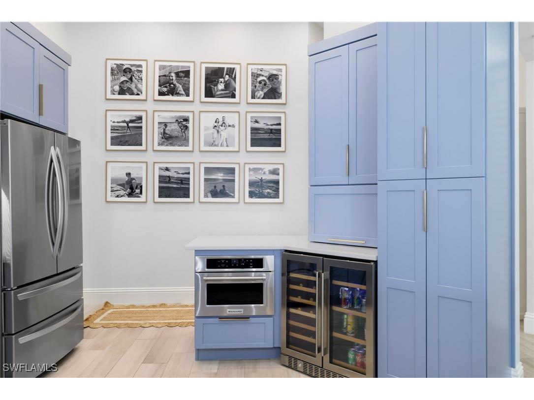 831 Sailaway Lane #202 Naples FL 34108 225066585 image2