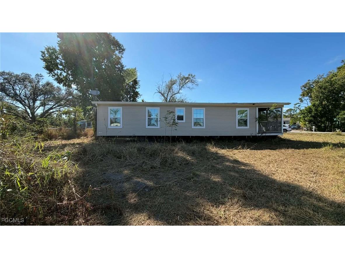 8315 Marx Drive North Fort Myers FL 33917 2025023087 image3