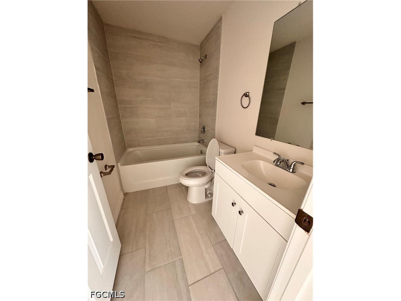 832 Gleason Parkway Cape Coral FL 33914 2026028998 image6