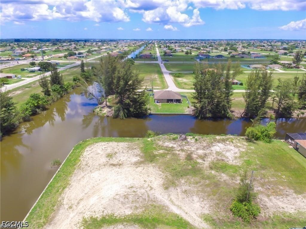 832 NE 1st Place Cape Coral FL 33909 2026028923 image1