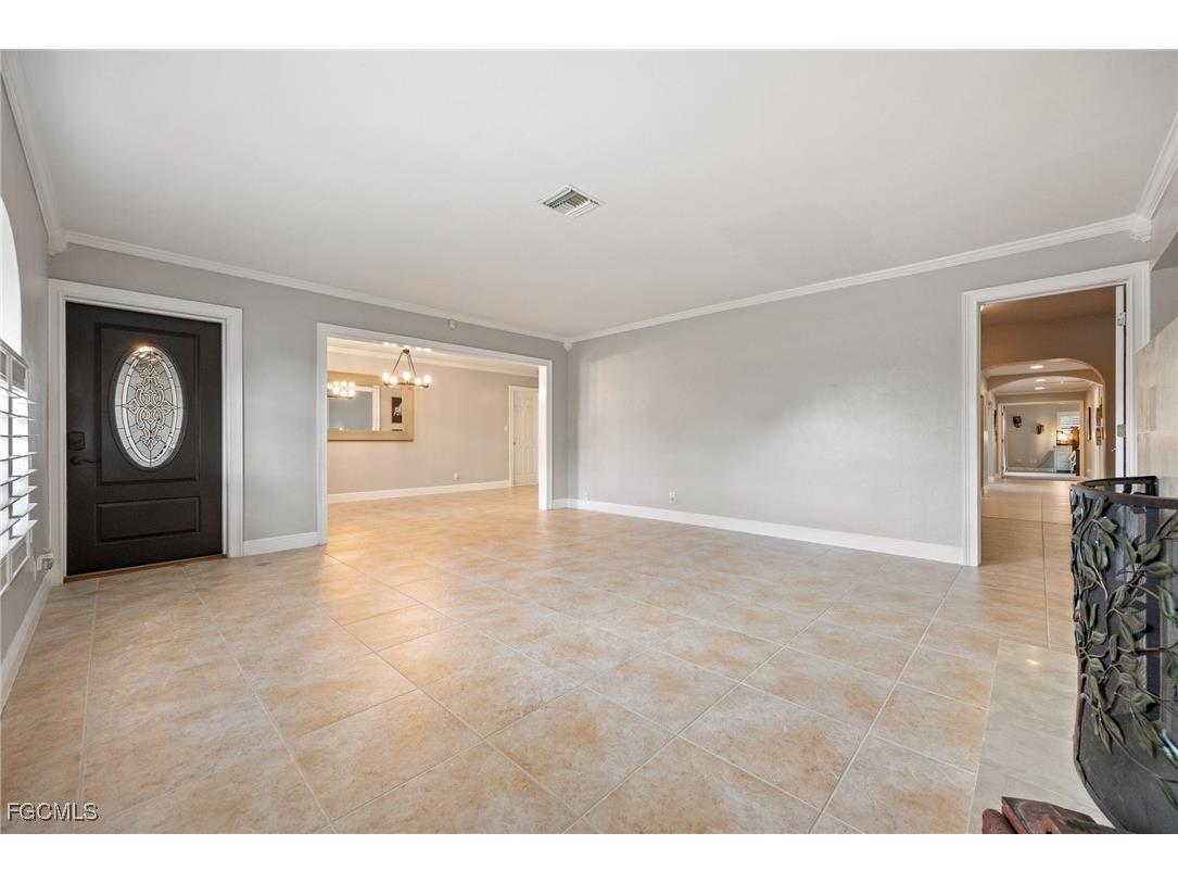 8327 Riviera Avenue Fort Myers FL 33919 2025012596 image10