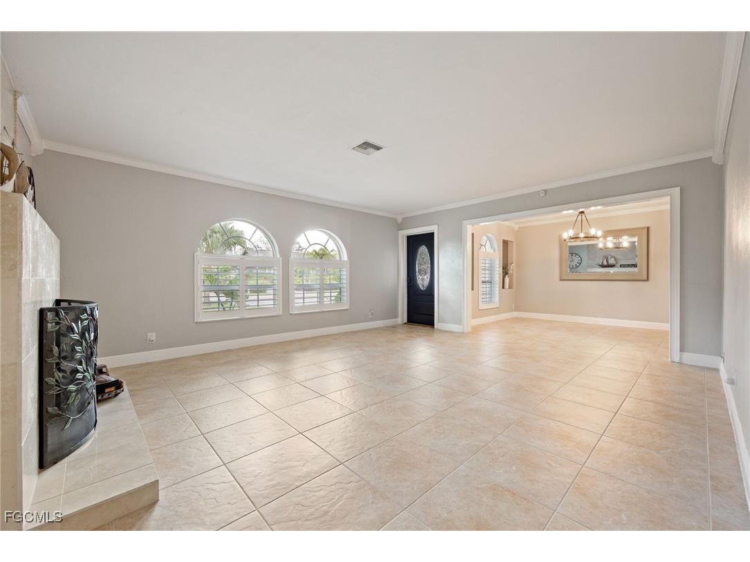 8327 Riviera Avenue Fort Myers FL 33919 2025012596 image11