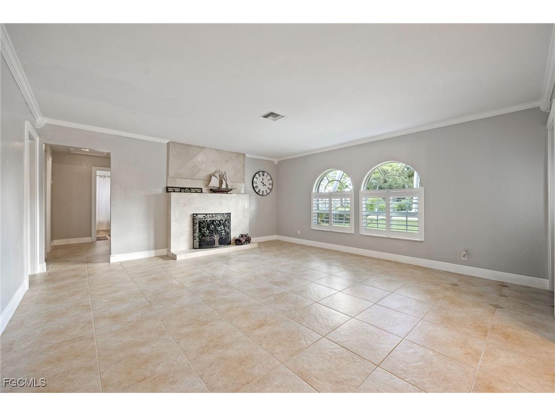 8327 Riviera Avenue Fort Myers FL 33919 2025012596 image12