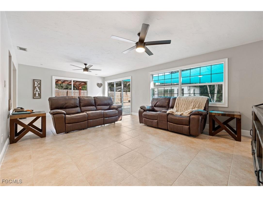 8327 Riviera Avenue Fort Myers FL 33919 2025012596 image23