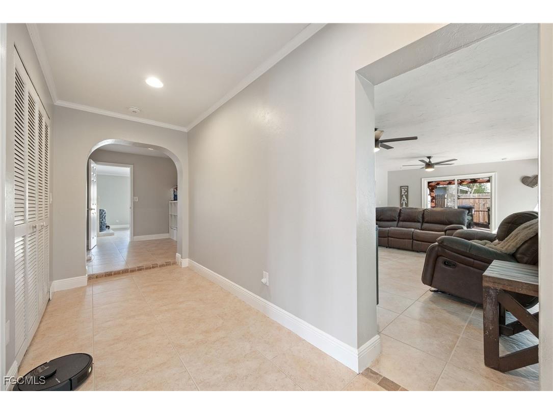 8327 Riviera Avenue Fort Myers FL 33919 2025012596 image25