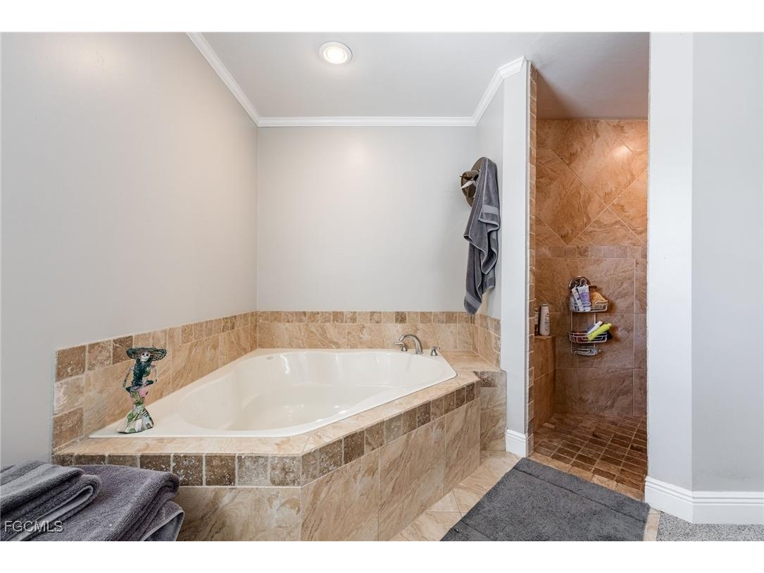 8327 Riviera Avenue Fort Myers FL 33919 2025012596 image30