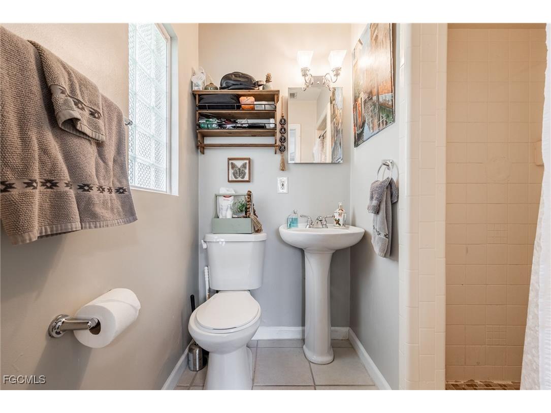 8327 Riviera Avenue Fort Myers FL 33919 2025012596 image33