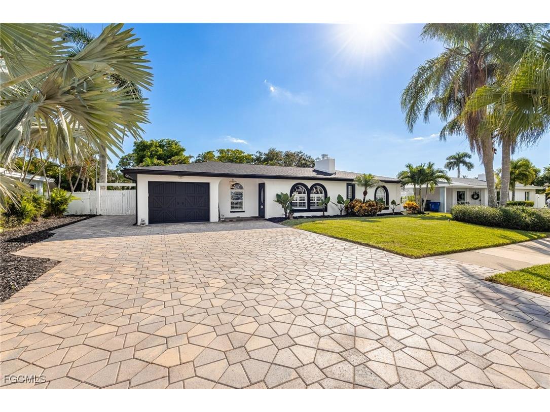 8327 Riviera Avenue Fort Myers FL 33919 2025012596 image5