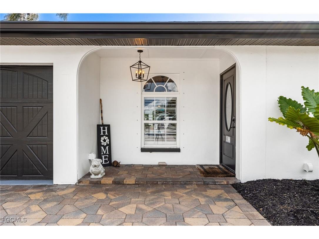8327 Riviera Avenue Fort Myers FL 33919 2025012596 image6