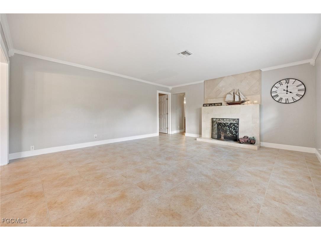 8327 Riviera Avenue Fort Myers FL 33919 2025012596 image9