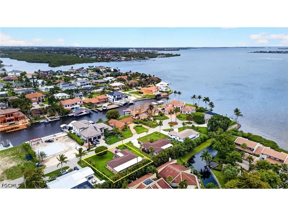 833 N Town And River Drive Fort Myers FL 33919 2026025005 image2