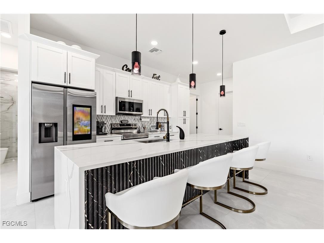 833 SW 16th Terrace Cape Coral FL 33991 2025018314 image8