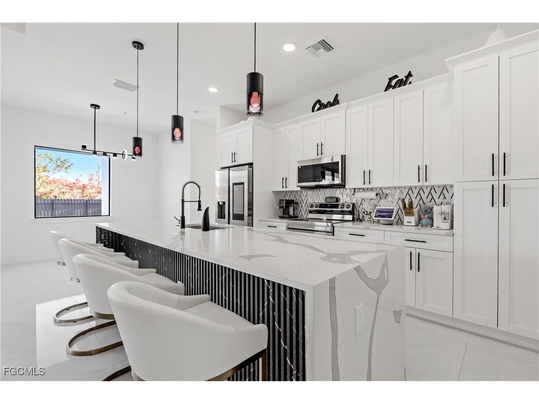 833 SW 16th Terrace Cape Coral FL 33991 2025018314 image9