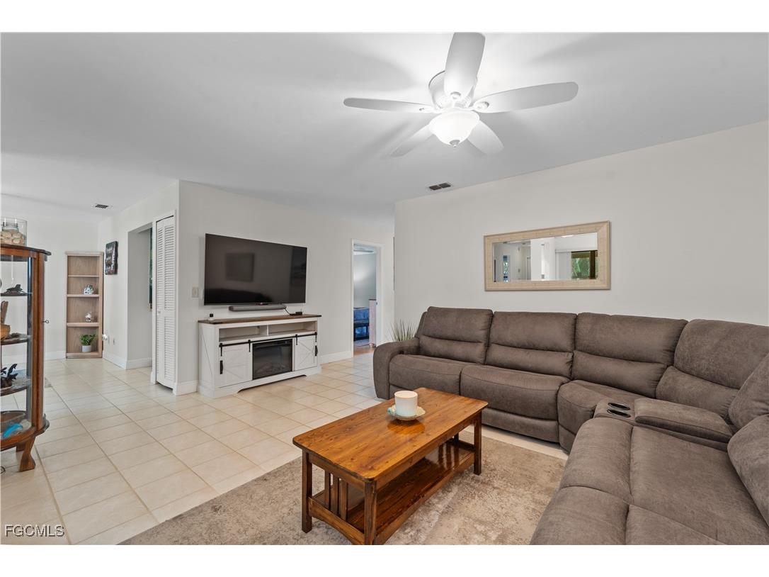 8336 Charter Club Circle #5 Fort Myers FL 33919 2025017548 image1