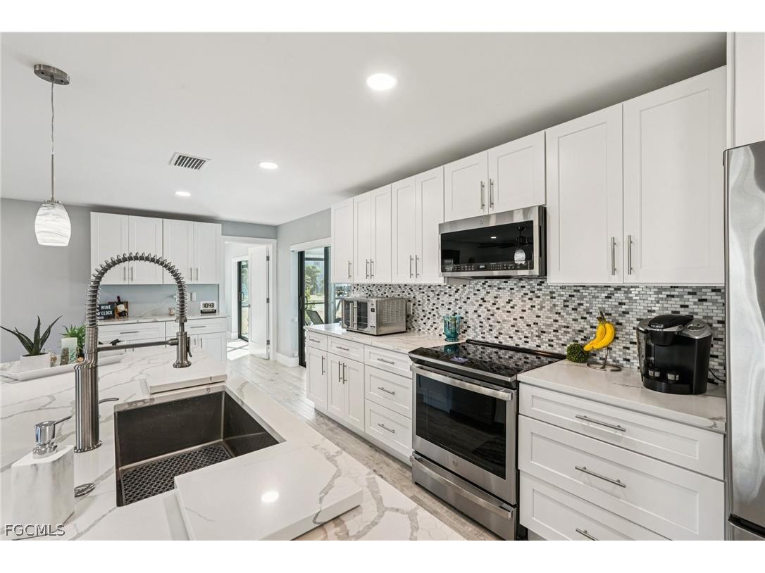 8338 Lagoon Road Fort Myers Beach FL 33931 2026010225 image15