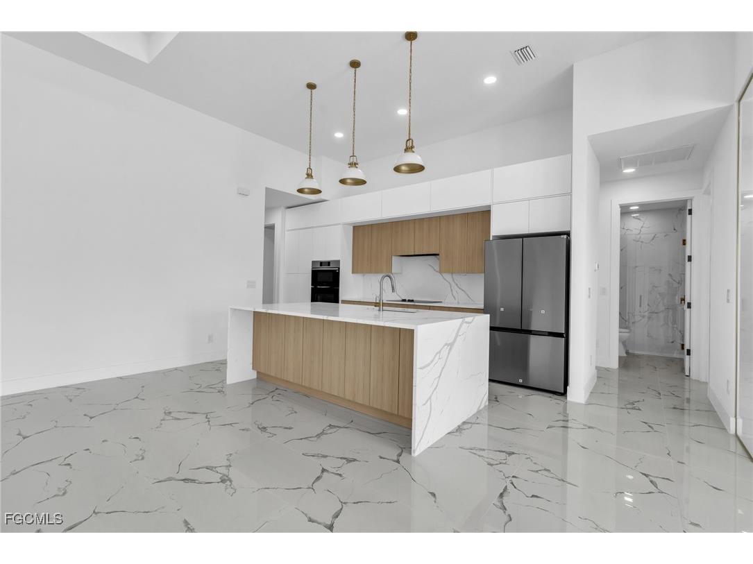 834 NW 2nd Street Cape Coral FL 33993 2025022455 image10