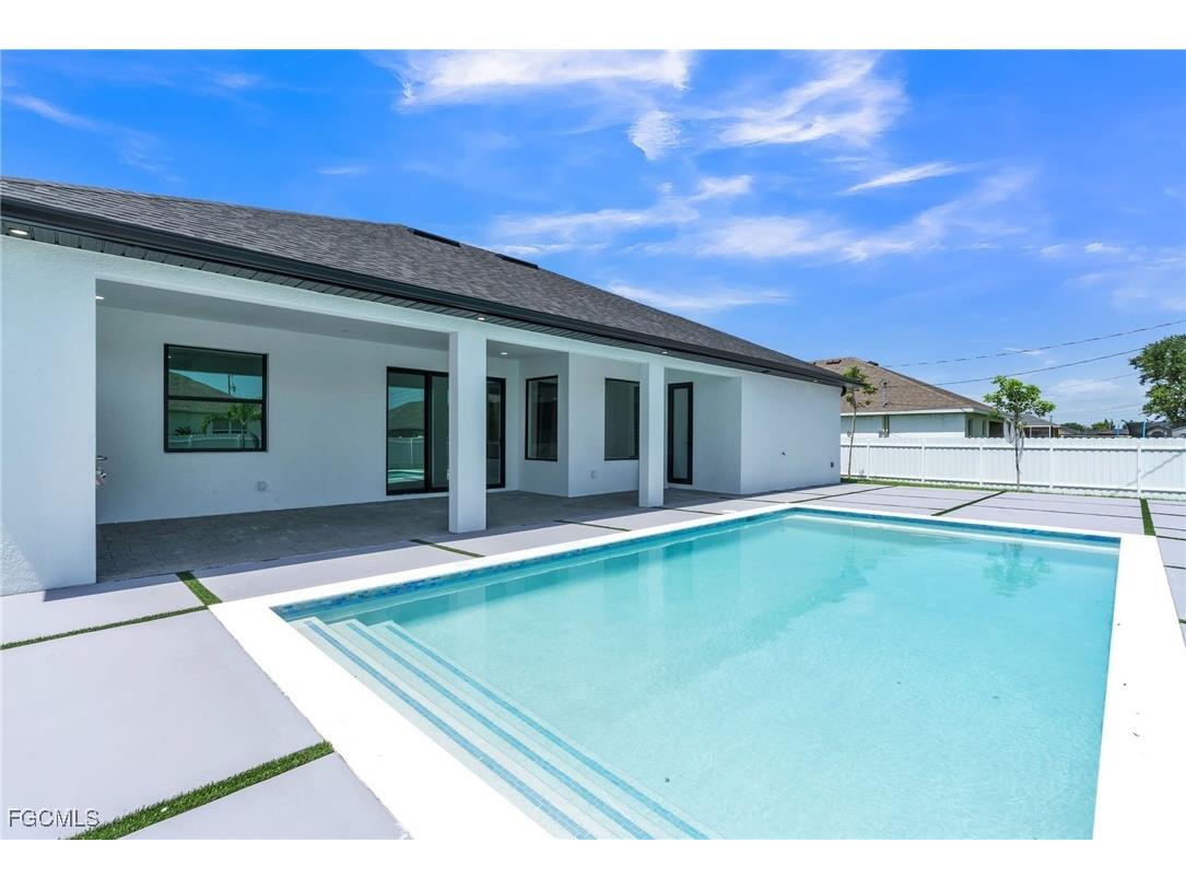 834 NW 2nd Street Cape Coral FL 33993 2025022455 image2