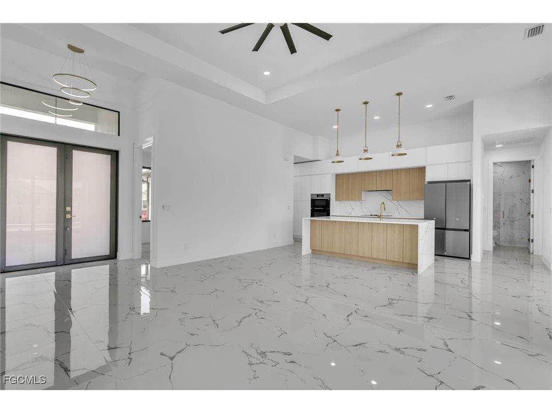 834 NW 2nd Street Cape Coral FL 33993 2025022455 image6