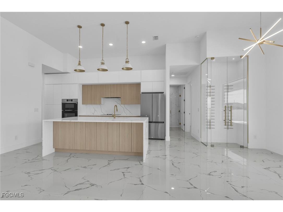 834 NW 2nd Street Cape Coral FL 33993 2025022455 image9