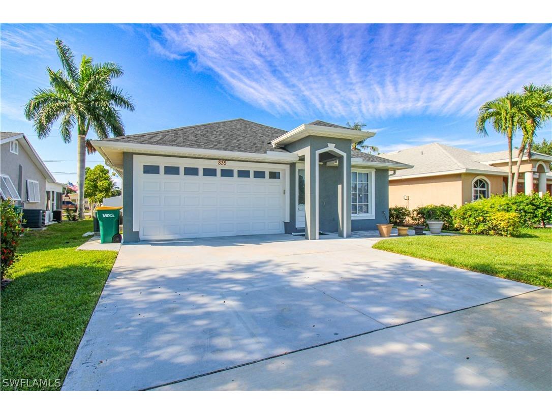 835 106th Avenue N Naples FL 34108 224051808 image1