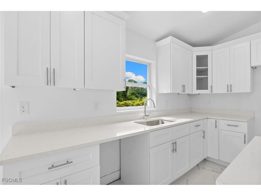 835 Oakridge Avenue S Lehigh Acres FL 33974 2026005718 image5