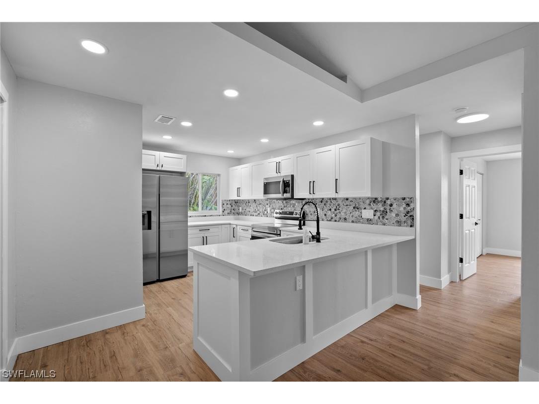 8354 San Carlos Boulevard Fort Myers FL 33967 223045228 image1