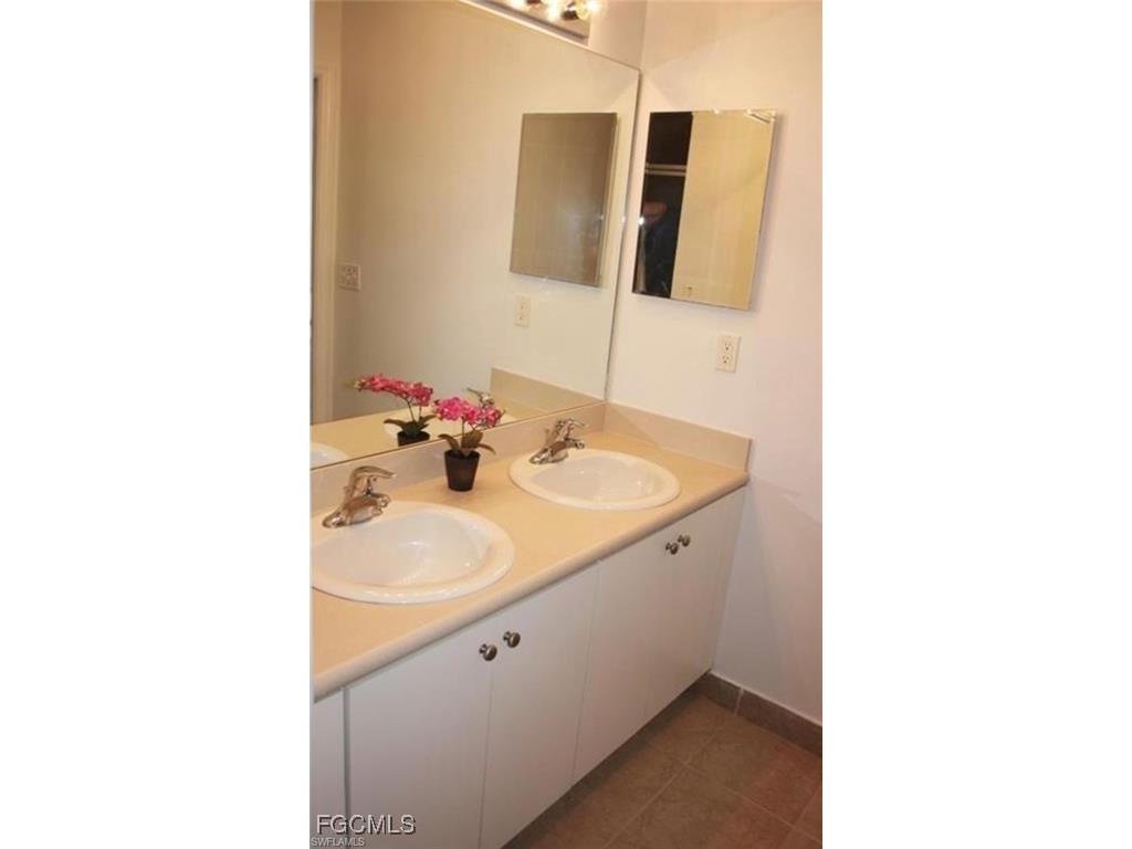 8358 Bernwood Cove Loop #704 Fort Myers FL 33966 2025008582 image4