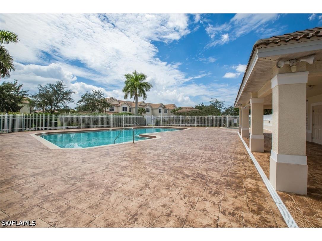 836 Hampton Circle #171 Naples FL 34105 226016642 image1