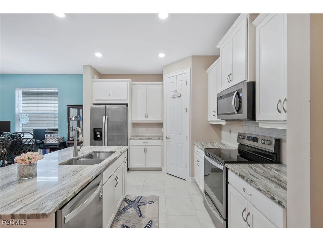 836 Heather Lake Avenue Cape Coral FL 33993 2026003949 image6