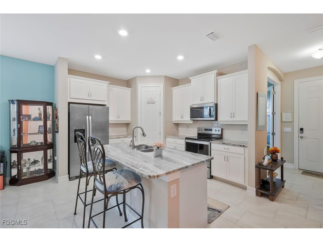 836 Heather Lake Avenue Cape Coral FL 33993 2026003949 image7