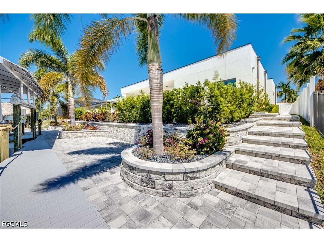 836 Miramar Court Cape Coral FL 33904 2026018977 image4