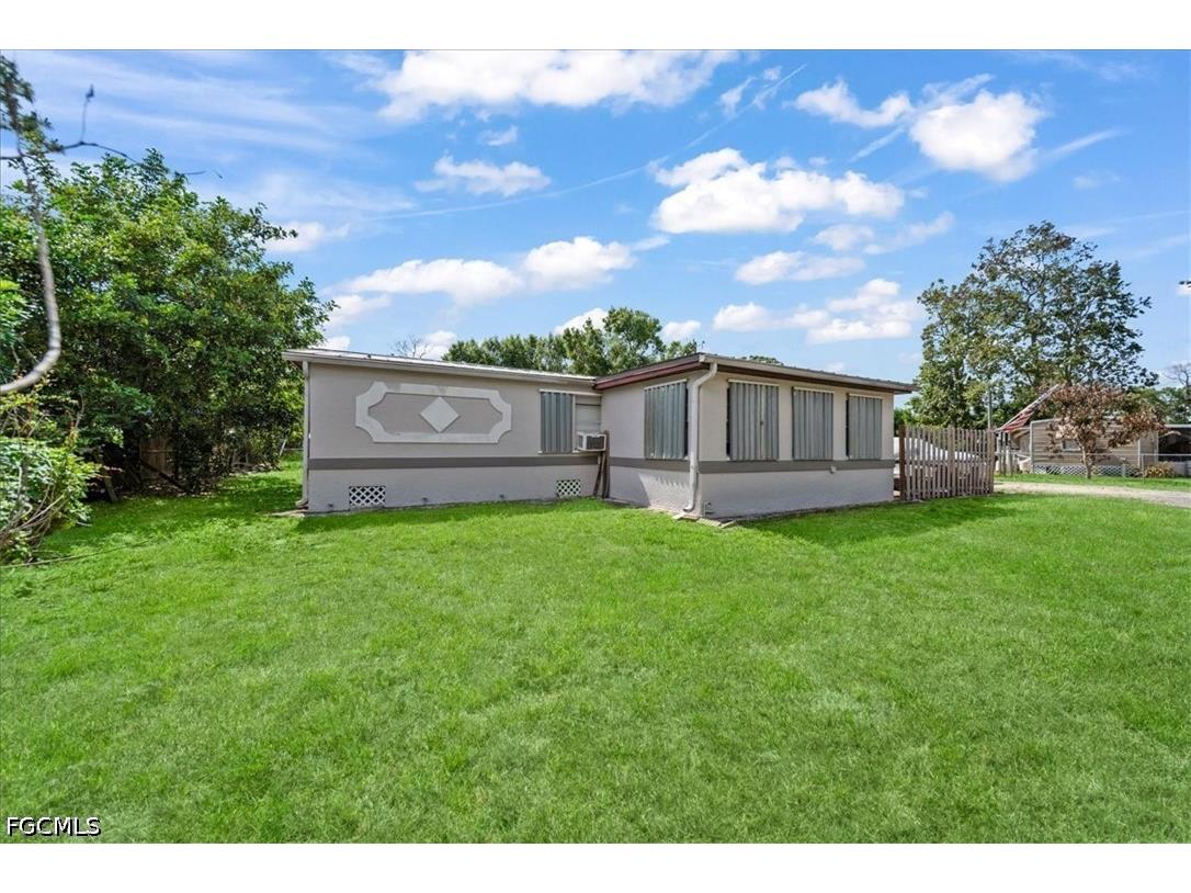 8366 Marx Drive North Fort Myers FL 33917 2026020784 image17