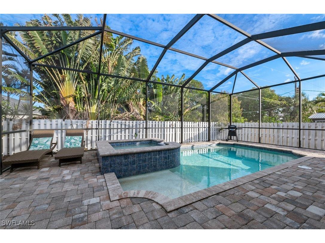 837 105th Avenue N Naples FL 34108 225063745 image1